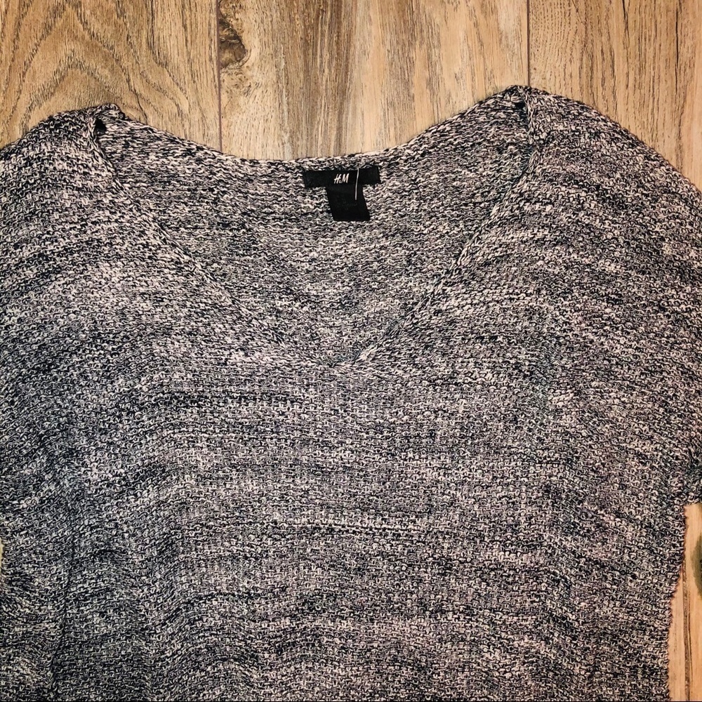 H&M Basic Black and White Knit Liked Sweater - Picture 2 of 7
